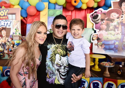 29092019 UN AñO MáS DE VIDA.  José Pablo Sigifredo en compañía de sus papás Daniela y Sigifredo quienes le organizaron una megafiesta.