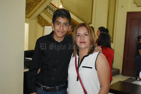 28092019 EN EL TEATRO.  Gamaliel y Cristina.