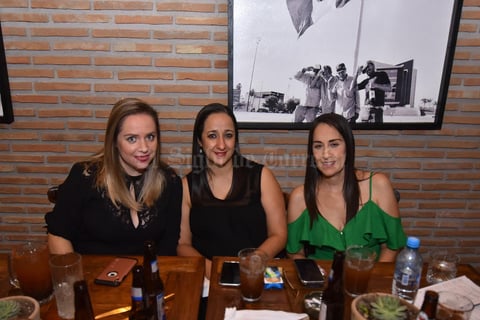 02102019 EN UNA INAUGURACION.  Érika, Sofía y Marcela.