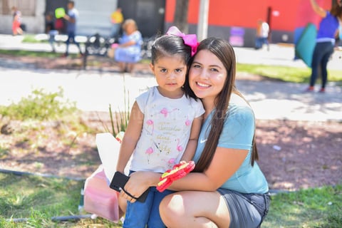 03102019 EN EL PASEO COLóN.  Carolina y Bárbara.