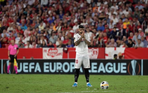 Con gol de 'Chicharito', Sevilla gana en la Europa League