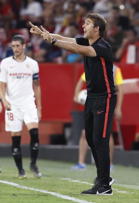 Con gol de 'Chicharito', Sevilla gana en la Europa League