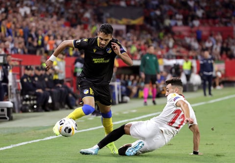 Con gol de 'Chicharito', Sevilla gana en la Europa League