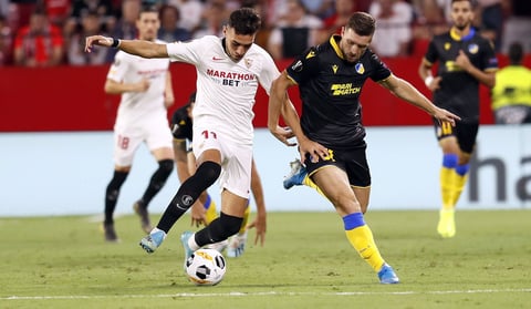 Con gol de 'Chicharito', Sevilla gana en la Europa League