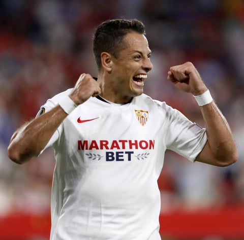 Con gol de 'Chicharito', Sevilla gana en la Europa League