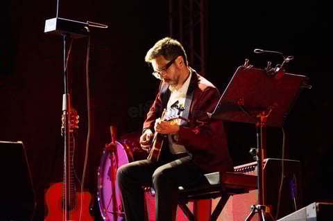 'Pinotepa Nacional' marcó un breve intermedio, no sin antes haber escuchado 'Cielo rojo' en voz de Magos y luego recordar al gran José José con su éxito 'El triste' a cargo de Pascual.