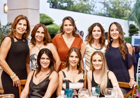 Celina, Martha, Vicky, Brenda, Marigel, Claudia, Gloria y Lucero.