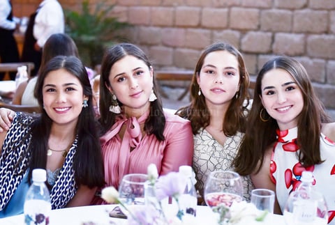 Claudia, Maryfer, Anafer y Lore.