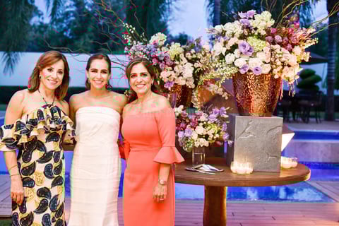 Pilar Gonzalez de Marroquin y Ana Libia Gomez de Alatorre.