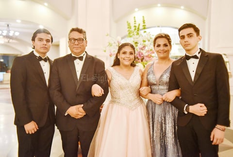 Luisa Campos cumple quince