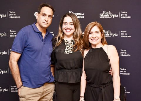 Felipe Silva,Ana Quiñones y Vivi Perez.