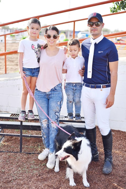 María Emilia, Andrea, Andrés y Emilio.
