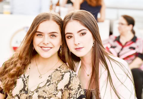 Paulina Monarrez y Valeria Llama.