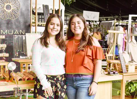 Ana Sofia y Regina Martinez.