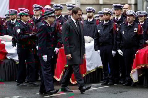 El acto tuvo lugar en un patio del cuartel general de la policía de París.