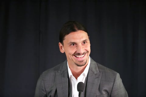 Ibrahimovic develó su estatua en Malmo Suecia