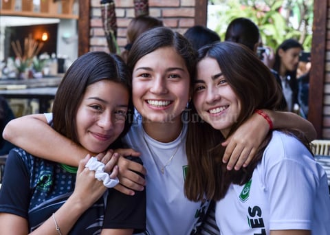 09102019 AMIGAS.  Marisofi Fahur, Valeria García y Pamela Sosa.