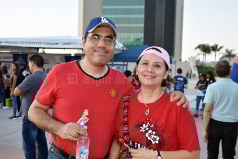 09102019 EN PLAZA MAYOR.  César y Lupita.