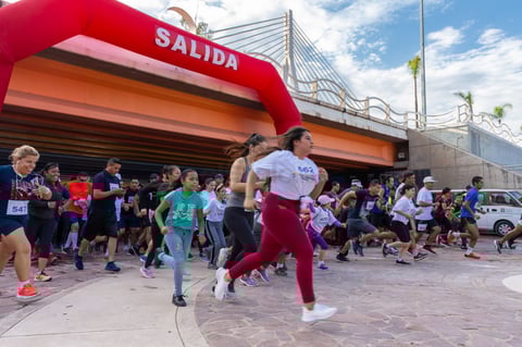 La unión hace la fuerza y cientos de corredores se dieron cita en las inmediaciones del Puente Baluartito para participar en la carrera Contra el Suicidio.