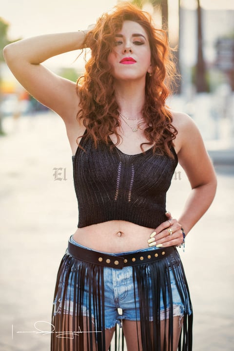 13102019 Si hoy es todo lo que existe, haz que sea memorable.  Marcela Monárrez en un estudio fotográfico en Laura Grageda Fotografía.