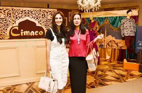 Karla Flores y Aracely Soto.