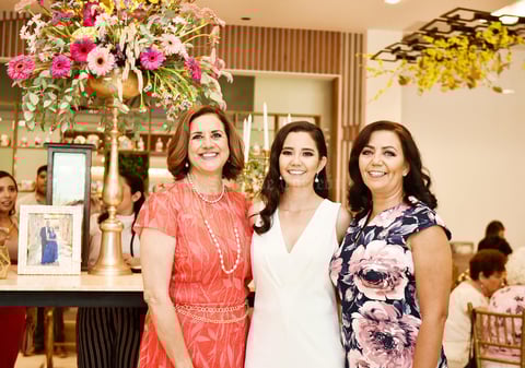 Marcela Cisneros Villarreal y María de Lourdes Lugo González, se casa con Alejandro Gallegos Luygo el 30 de Noviembre.