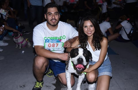 15102019 Gabriel Lira y Estefanía con su mascota Marcus Aurelio.