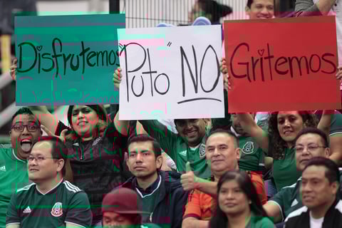 México gana en su regreso al Estadio Azteca