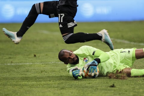 México gana en su regreso al Estadio Azteca