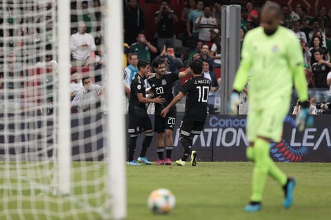 México gana en su regreso al Estadio Azteca