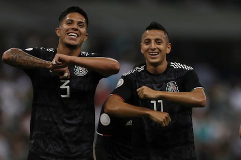 México gana en su regreso al Estadio Azteca