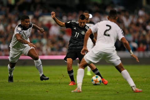 México gana en su regreso al Estadio Azteca