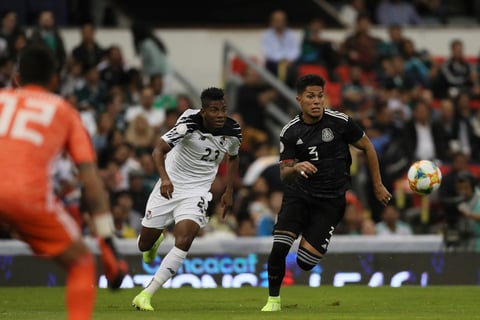 México gana en su regreso al Estadio Azteca