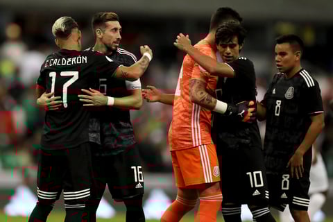 México gana en su regreso al Estadio Azteca