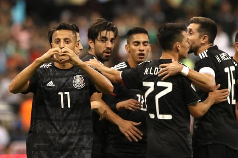 México gana en su regreso al Estadio Azteca