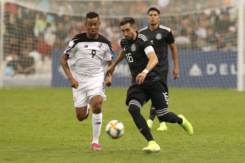 México gana en su regreso al Estadio Azteca