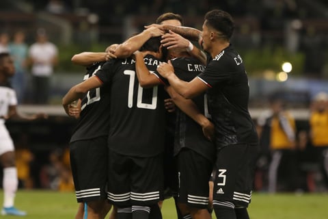 México gana en su regreso al Estadio Azteca