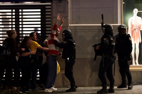 La Policía regional catalana detuvo a 30 personas.