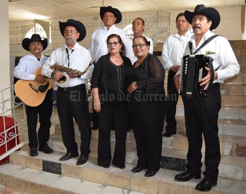 16102019 Conjunto norteño de Lerdo, Dgo., de los jubilados, con su director Samuel Ortiz.