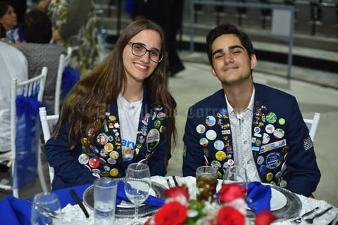 16102019 MUY CONTENTOS.  Giovana Fratus y Heitor Nola.