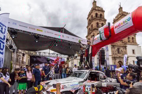 Luego de siete intensos días de competencia la caravana multicolor de la Carrera Panamericana llegó a Durango para definir a los ganadores.