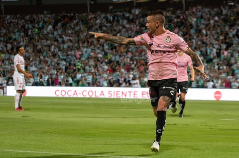 celebración de gol  Brian Lozano
