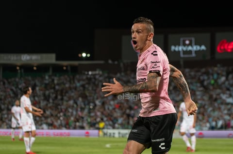 festejo de gol Brian Lozano
