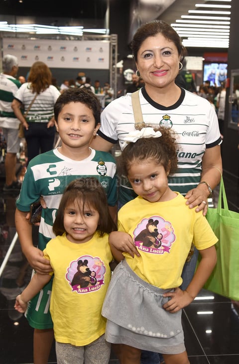 17102019 Víctor, Elsa Carolina, Giselle y Elsa.