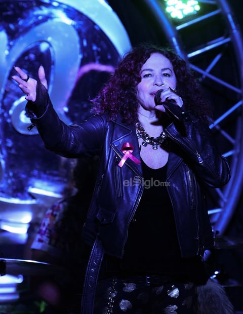 La cantante rockera Kenny se presentó anoche en el restaurante-bar Rock BlvD.
