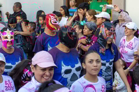Cada uno de los participantes corrió por la causa de apoyar la lucha contra el cáncer, aprovechando las actividades del "Mes Rosa", octubre.