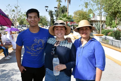 19102019 POSAN PARA LA CáMARA.  Luis Enrique, Daniela y Adriana.