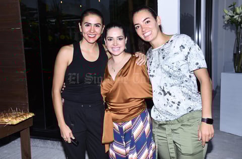 20102019 Karla, Mary Gaby y Rebeca.