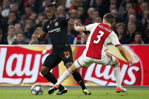 Edson Álvarez y 'Chucky' Lozano fueron titulares con el Ajax y Napoli respectivamente