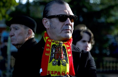 Varias personas buscaron presenciar el histórico hecho.